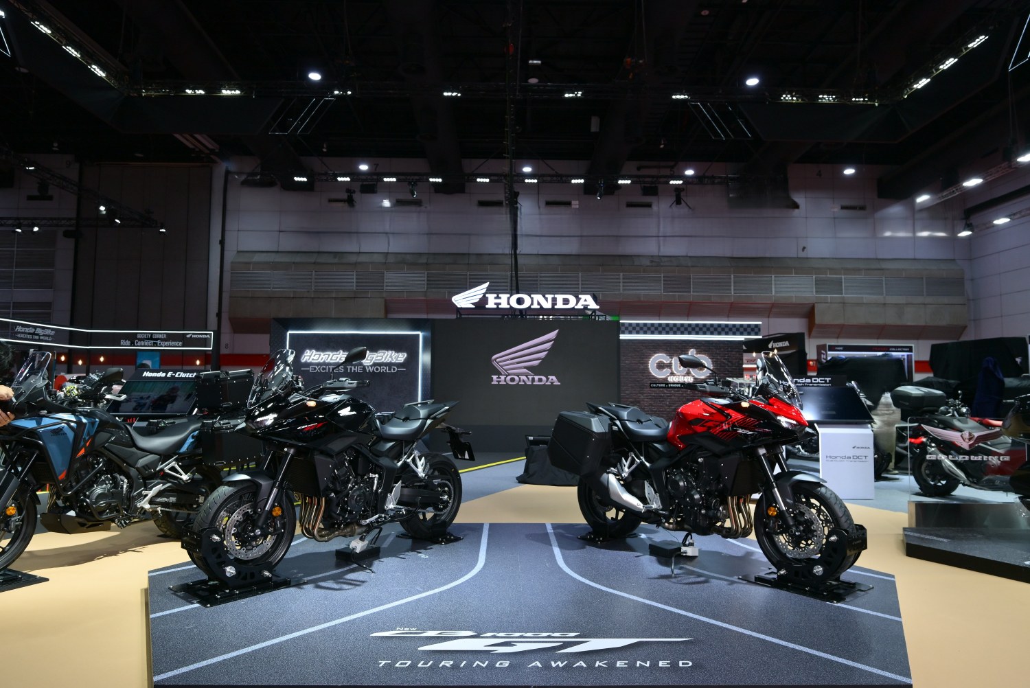 ครั้งแรกในไทย! New Honda CB1000GT สปอร์ตทัวร์ริ่ง 4 สูบ ถ่ายทอดเทคโนโลยีจาก CBR Fireblade พร้อม New Honda Monkey EX Custom Edition